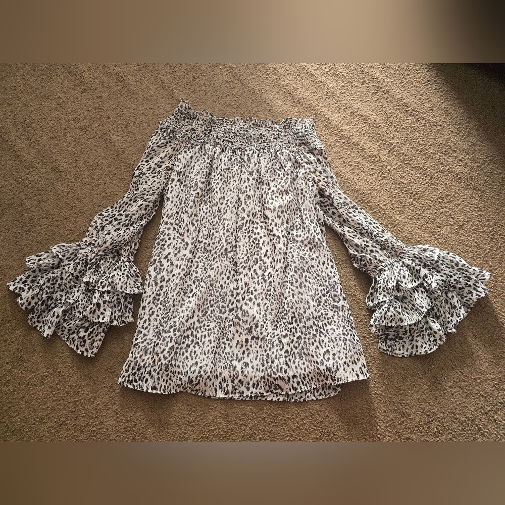 CeCe Julia Off The Shoulder Animal Print Top - Picture 2 of 5